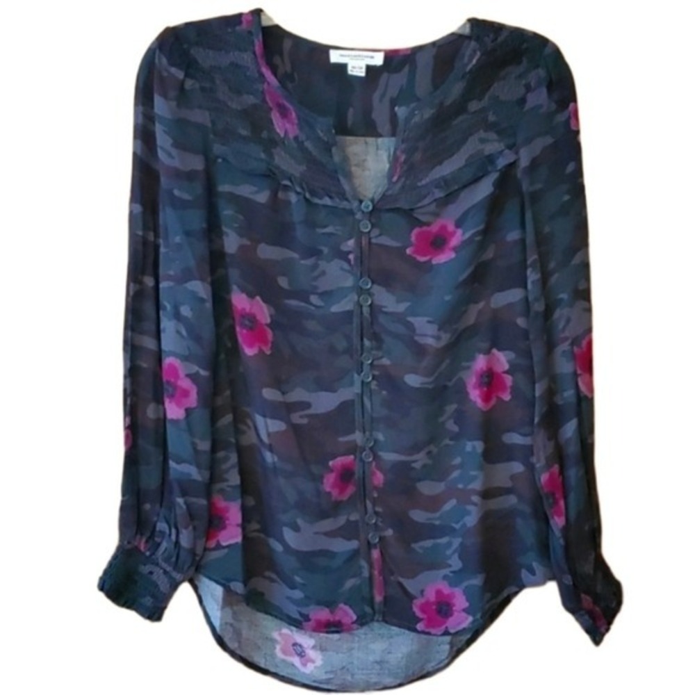 BeachLunchLounge Womans Camo Floral Smocked Blouse Size XS‎